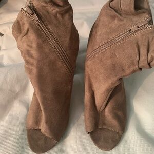 Uncle high suede shoe